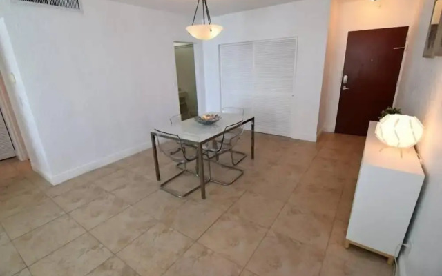Spectacular 1 Bed 1 Bath @ Tides