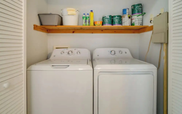 Pet-friendly Villas Vacation Rental: Walk to Bay