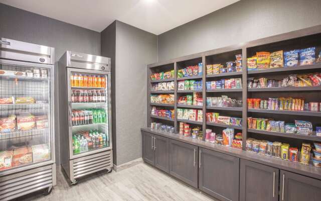 La Quinta Inn & Suites by Wyndham Kingsville