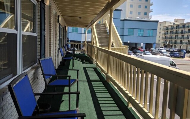 Crystal Sands Motel