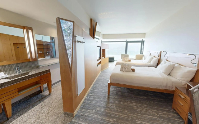 Sparkling Hill Resort