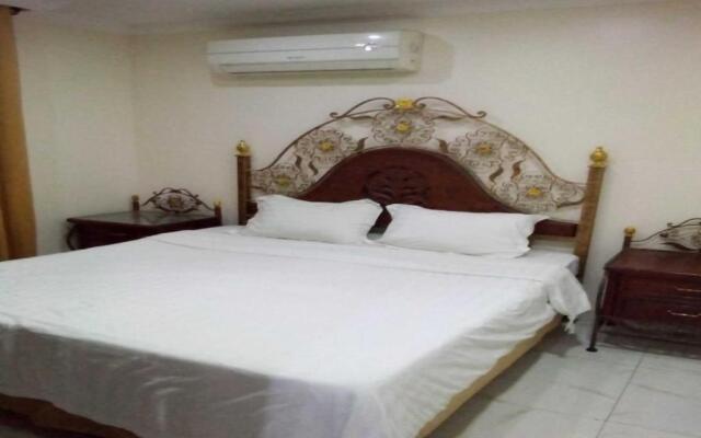 OYO 640 Home Furnished 3-Bedroom Apartment