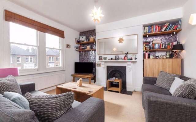 2 Bedroom Flat In North London