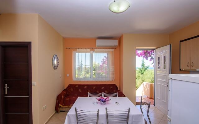 Kyparissia Garden Retreat - Spacious Duplex