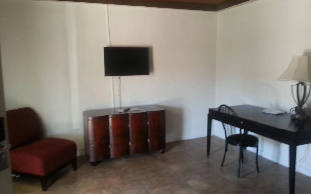 Sterling Gardens Hotel
