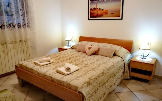 Rooms and Apartment Lea