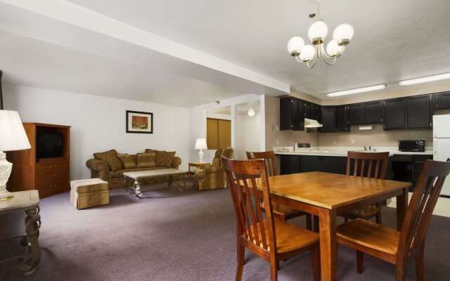 Super 8 by Wyndham Port Angeles at Olympic National Park Hotel