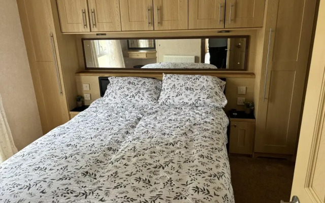 Tranquil Lodge Retreat in Preston Countryside