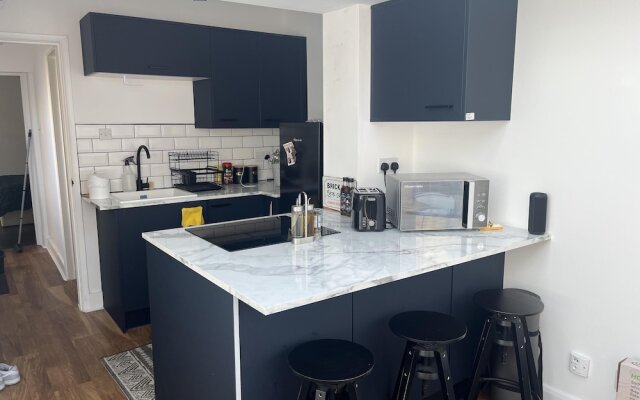 Newly Refurbished 1-bed Apartment in Croydon Se25