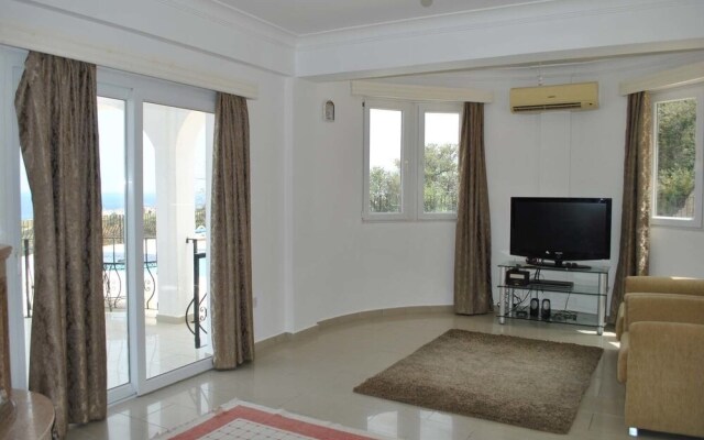 Villa Bueno by Amy Villas