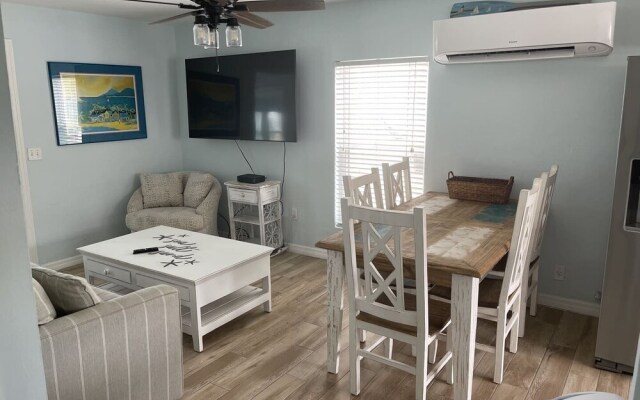 Margarita Cottage - Beachfront Home With Large Patio Overlooking the Gulf