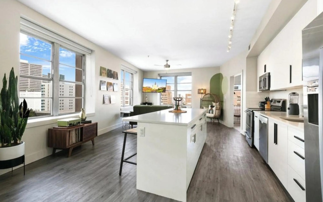 NOLA Charm Luxury 4-Bed Retreat Steps from French Quarter