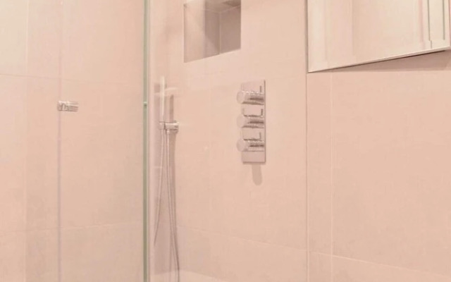 2 Bedroom Property Near Hyde Park