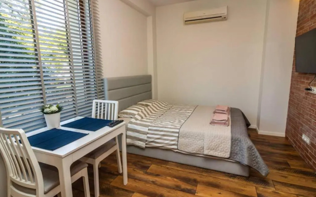 Exclusive Top Central Studio