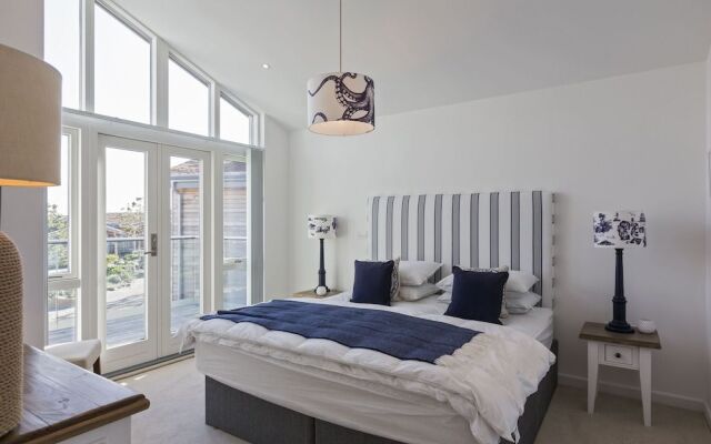 Una St. Ives