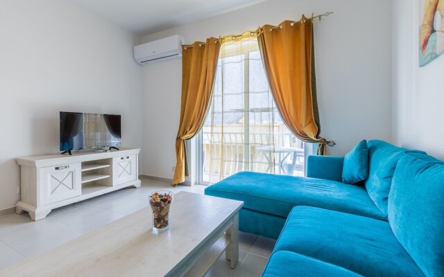 Charming and Chic - Kaylan Seaside Apartment 3