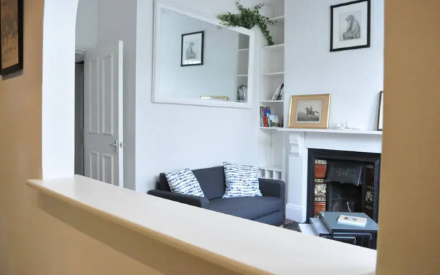 Bright 1 Bedroom Ladbroke Grove Flat