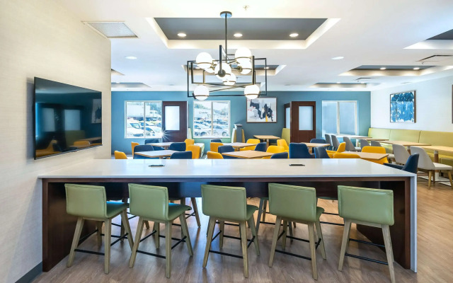 Comfort Suites Kelowna