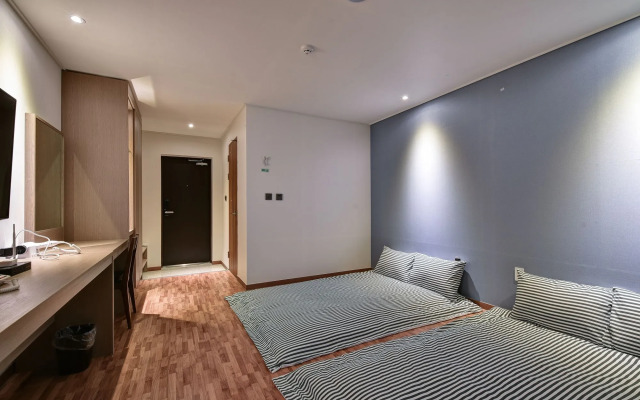 Sea & Moon Tourist Hotel