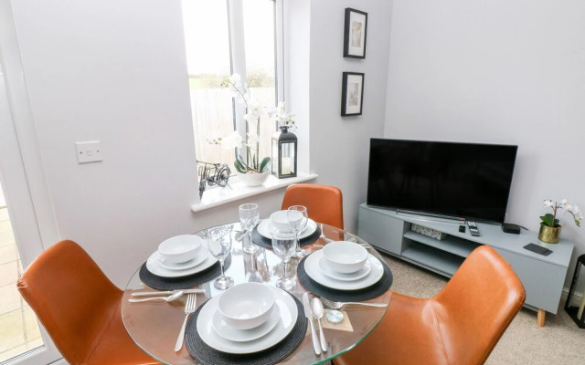 10 Belfrey Close
