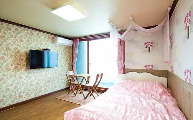 Goseong Naiaseu Pension