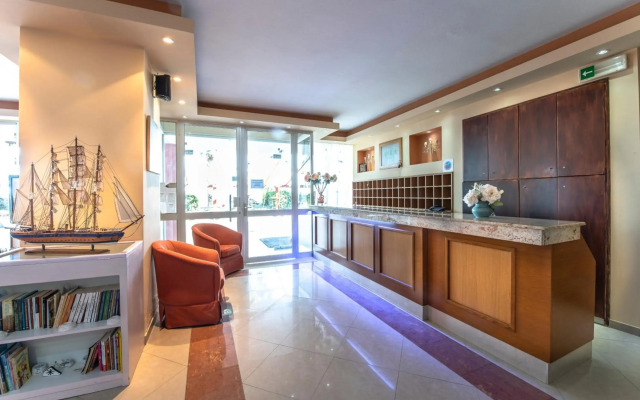 Hotel Avra