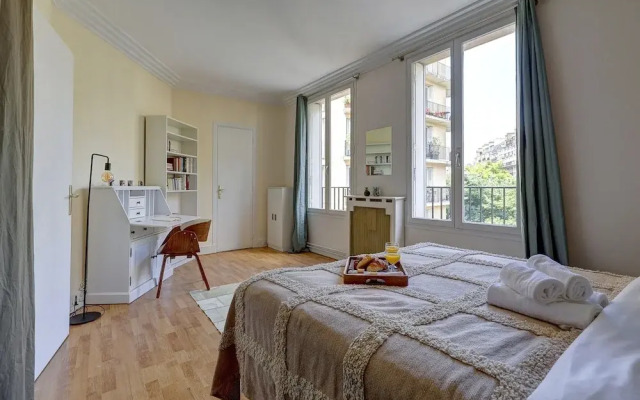 Elegant 1BR Near Eiffel & Champ de Mars
