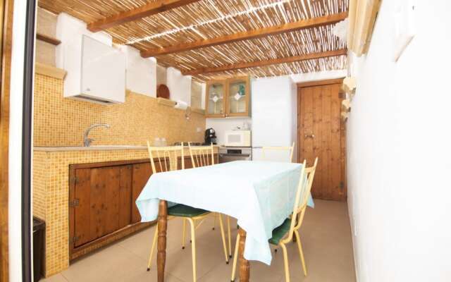 Trullo Nonna Netta con Piscina Idromassaggio e Area Giochi