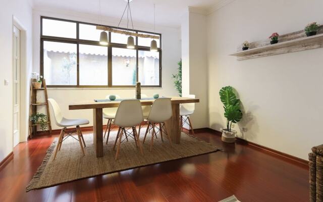 Stylish Apartment with Private Terrace and Garage
