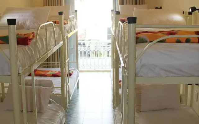 House Backpackers