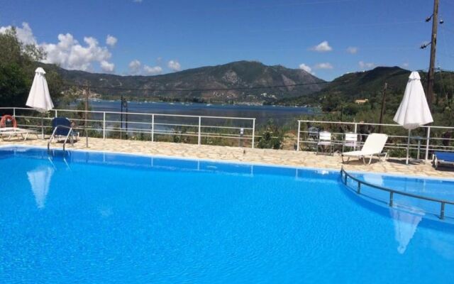 Vliho Bay Suites & Apartments