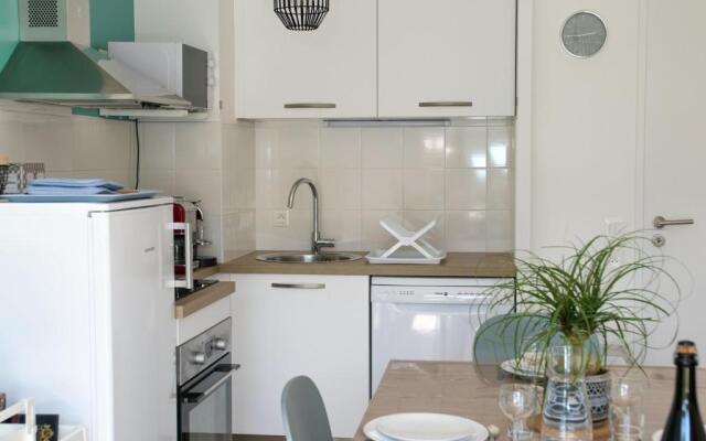 Maison neuve lumineuse avec jardin, parking privé