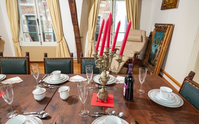 Unique Apartment In Historic Mansion