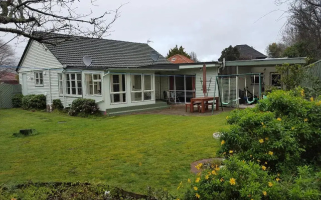 Hidden Gem and Entire Bungalow in Central hutt