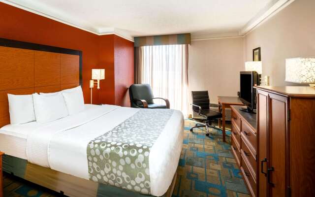 La Quinta Inn & Suites by Wyndham Nashville Airport/Opryland