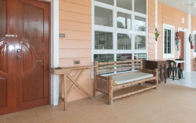 RedDoorz @ Queens Hometel