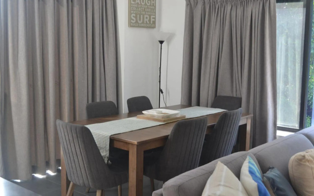 Nineteen On Gregory G02