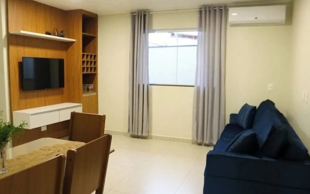 Casa com churrasqueira Ar e 2 quartos