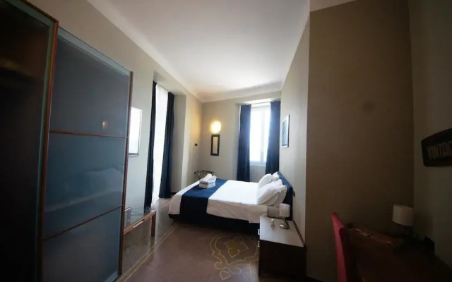 Luna Rooms