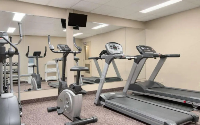 Days Inn & Suites - Thunder Bay