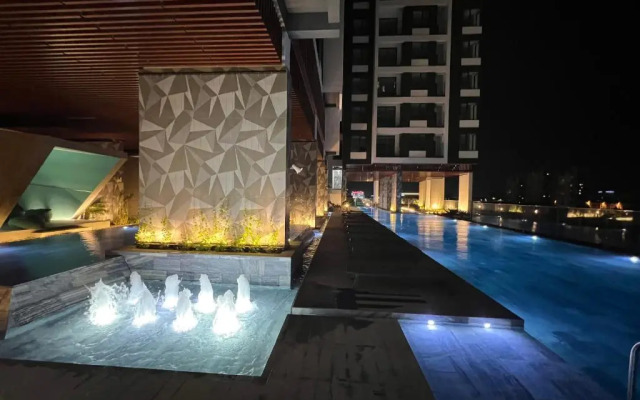 The Emerald Golf View Apartment