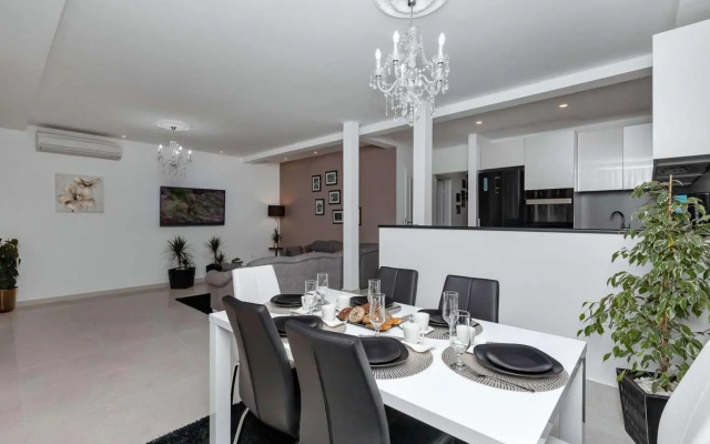 Luxurious Apartment Nino