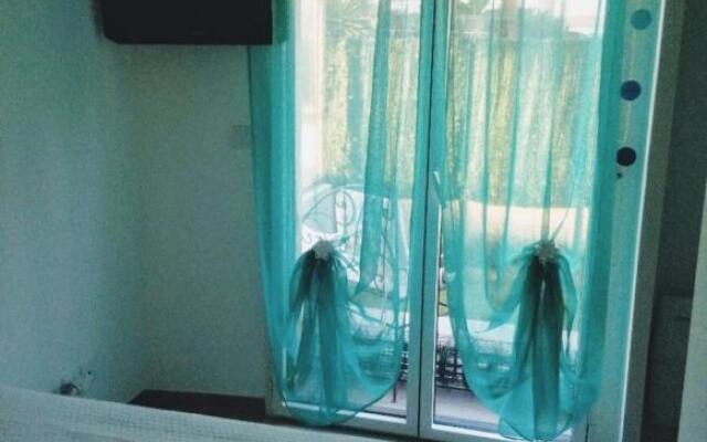 NICE VIEW Jolie Studio avec Jardin