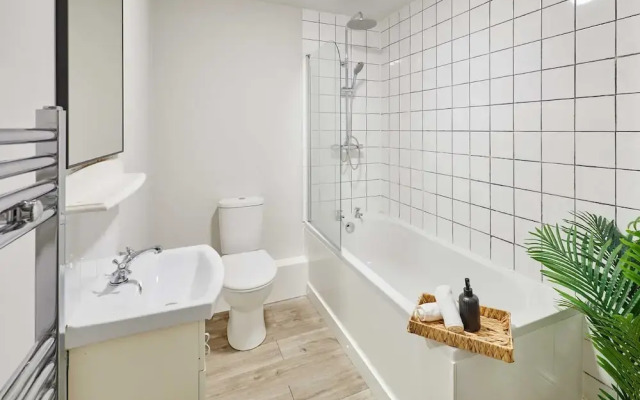 Host Stay Raven s Nest Suite