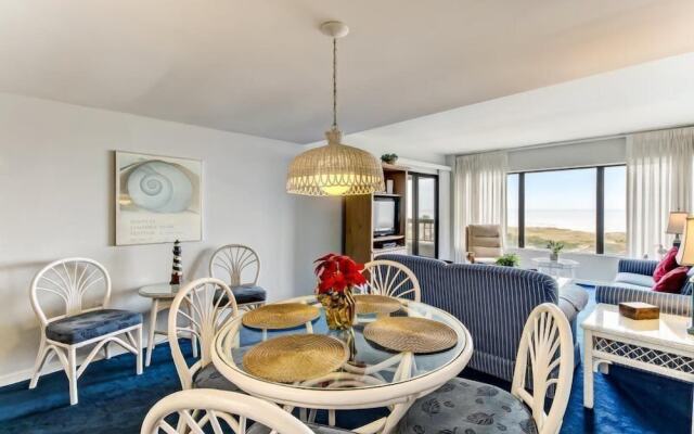 C114-amelia-surf-and-racquet