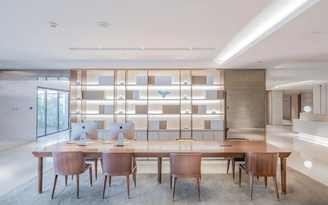 Days Inn Business Place