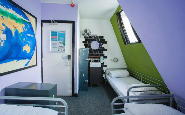 The Flying Pig Uptown Hostel