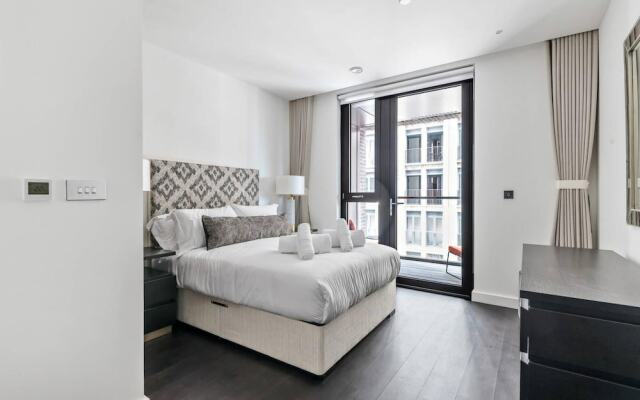 Luxury High Rise two Bedroom Flat Battersea