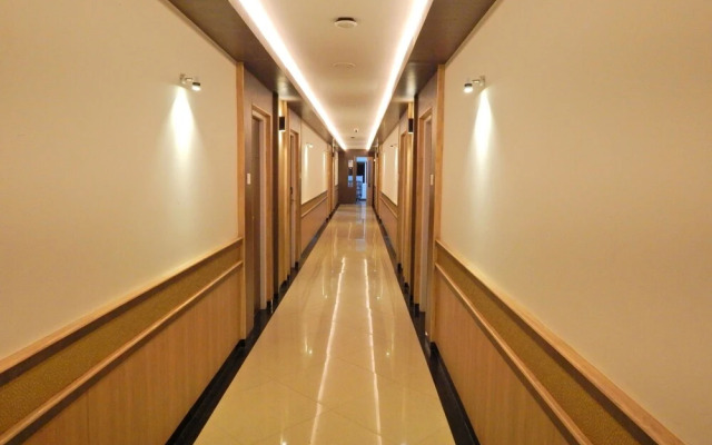 Hotel Aadhi