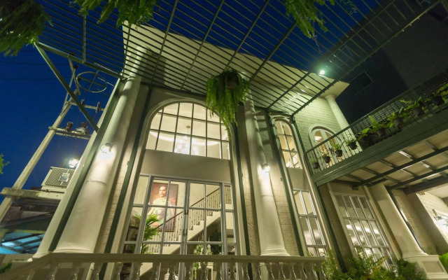 Club Tree Hotel
